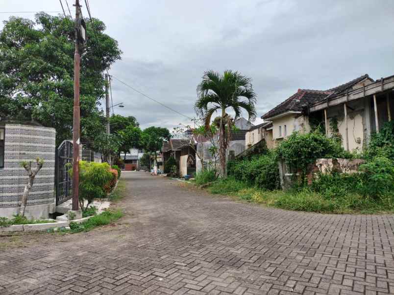 dijual rumah saptorenggo