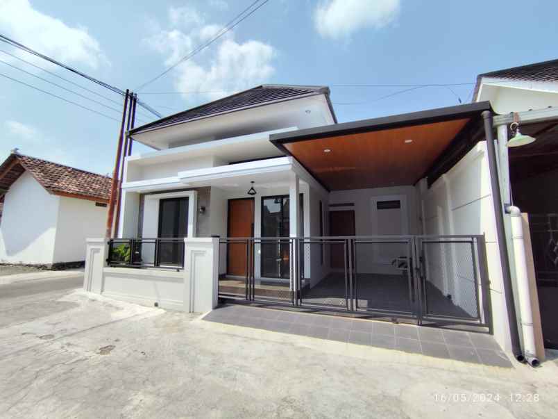 dijual rumah saren wedomartani