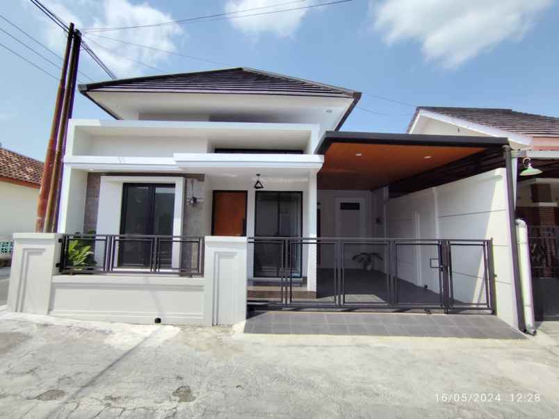 dijual rumah saren wedomartani