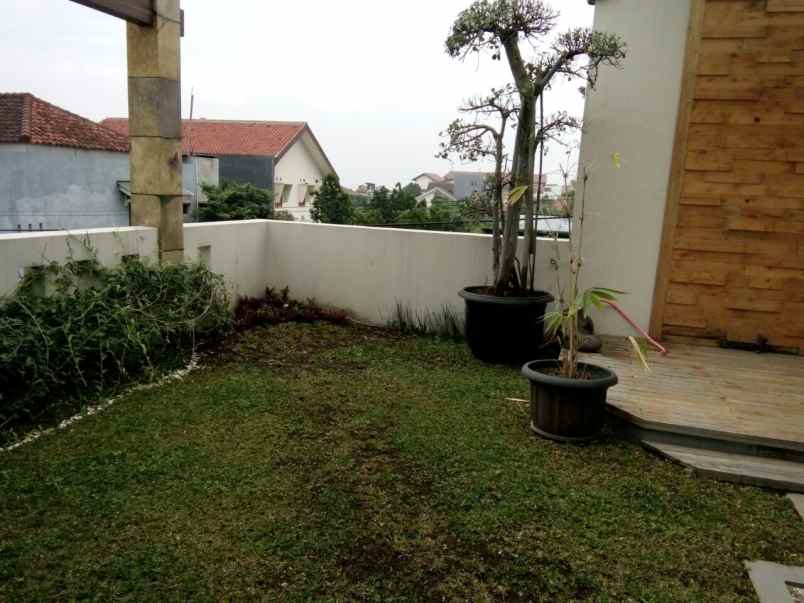 dijual rumah sariwangi selatan