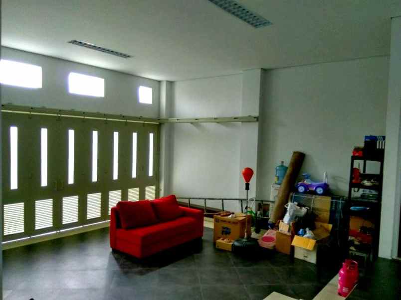 dijual rumah sariwangi selatan