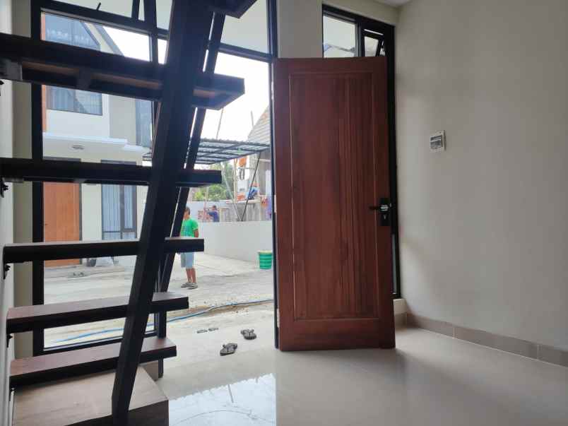 dijual rumah selatan lapangan kasihan