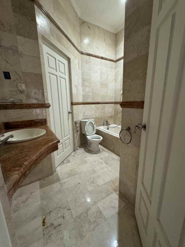 dijual rumah semi furnish pakuwon city san diego