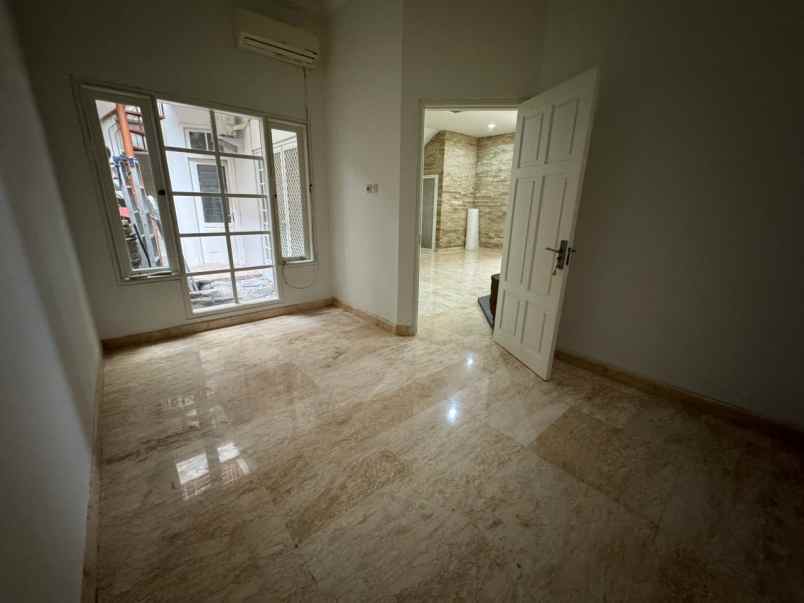 dijual rumah semi furnish pakuwon city san diego