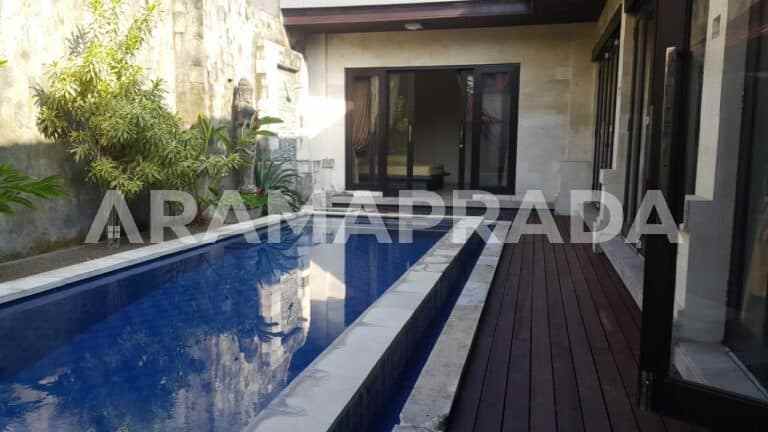 dijual rumah seminyak