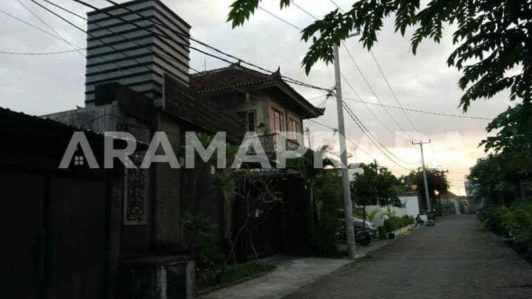 dijual rumah seminyak