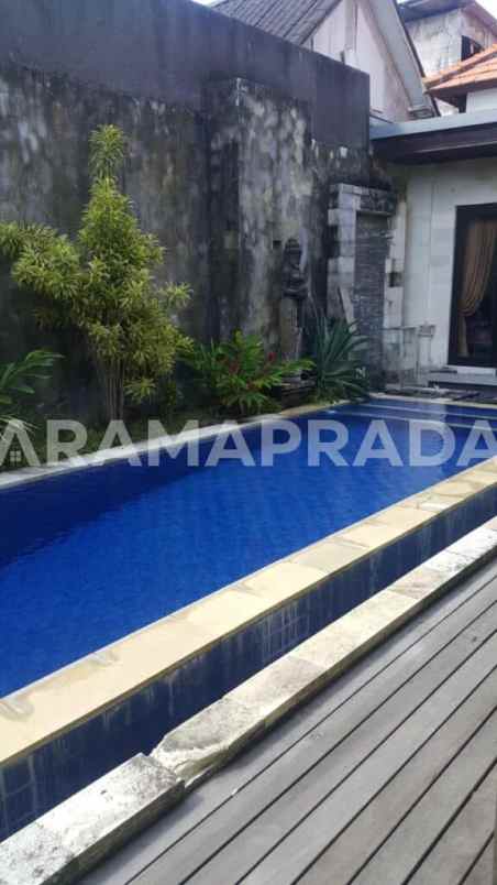 dijual rumah seminyak