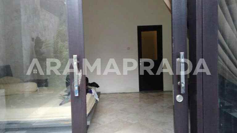 dijual rumah seminyak