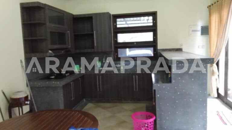 dijual rumah seminyak