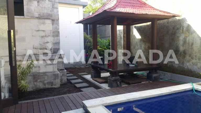 dijual rumah seminyak