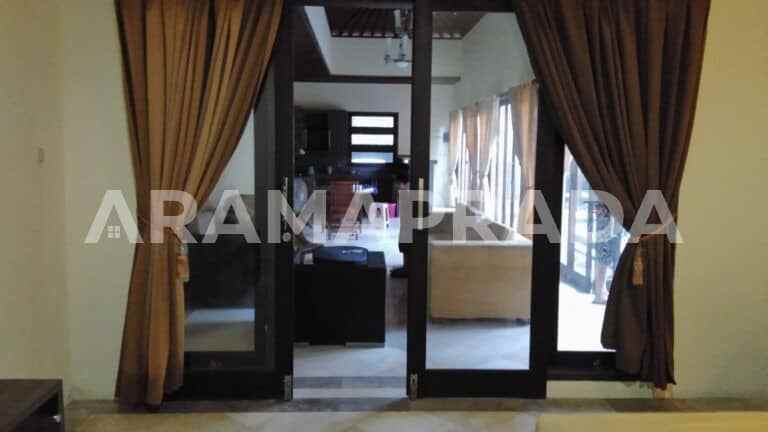 dijual rumah seminyak