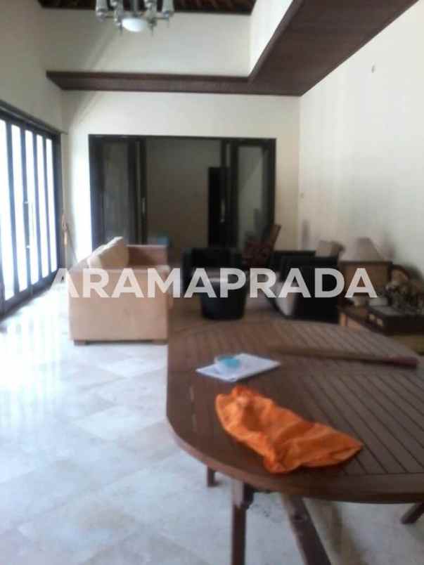 dijual rumah seminyak