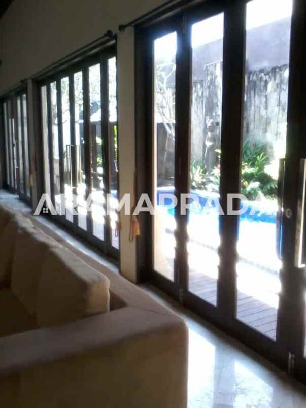 dijual rumah seminyak