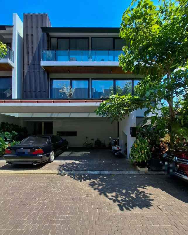 dijual rumah serenia hills lebak bulus