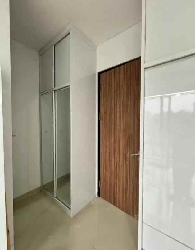 dijual rumah serpong park