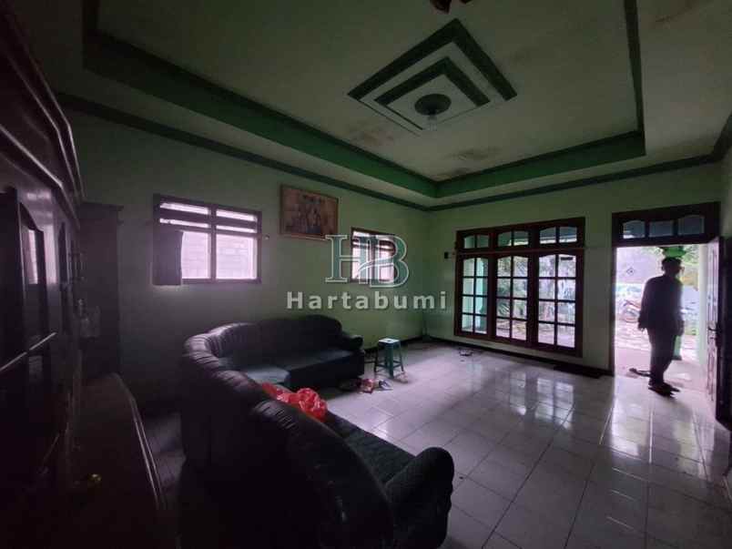 dijual rumah siap huni 5 kamar dekat gor jayabaya shm