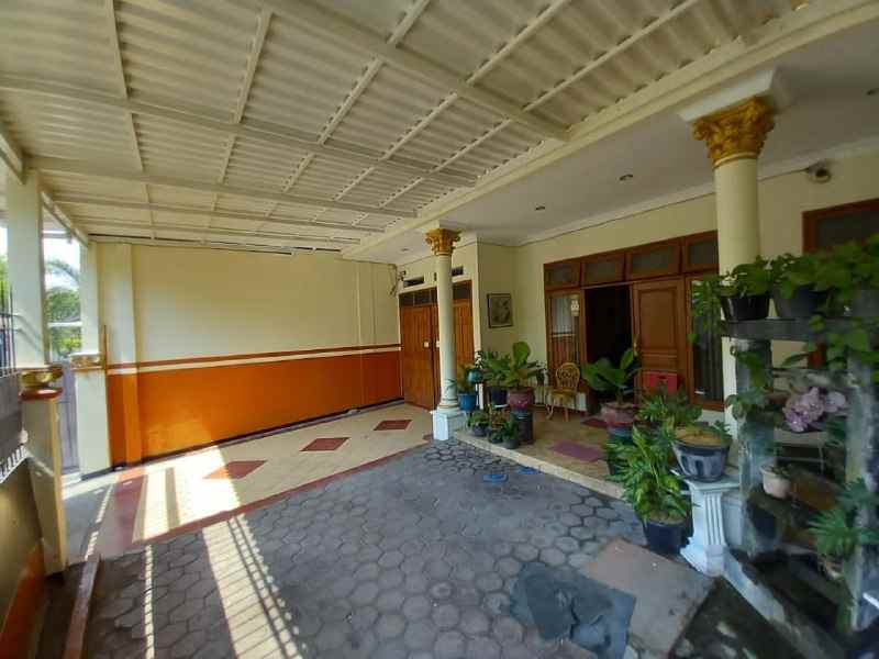 dijual rumah siwalankerto timur