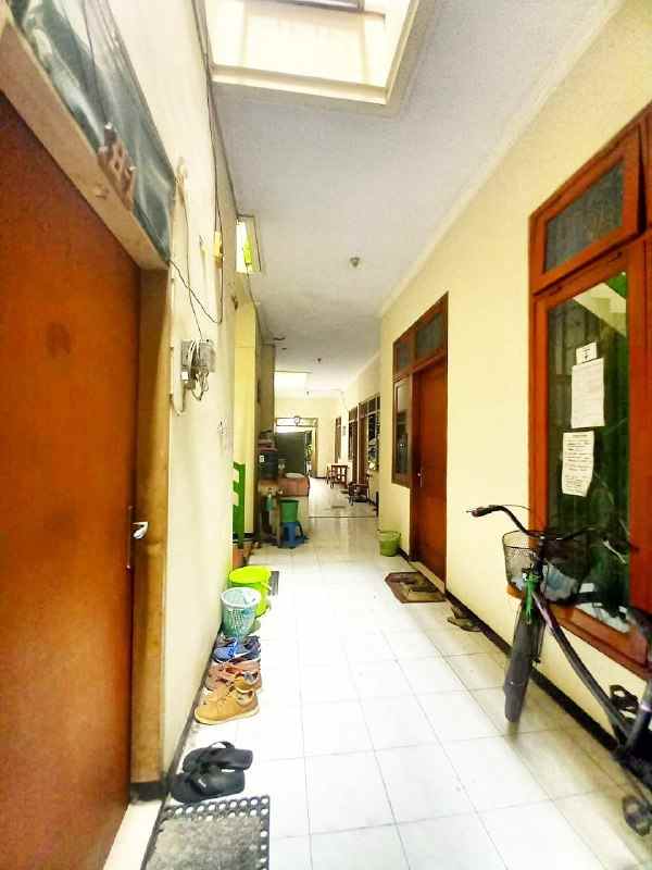 dijual rumah siwalankerto timur