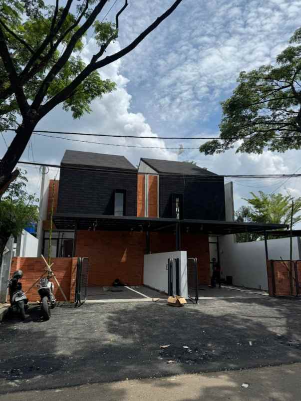 dijual rumah sultan di arcamanik murce