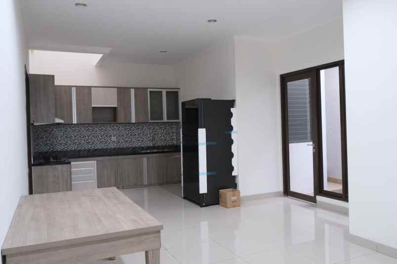 dijual rumah summarecon bandung