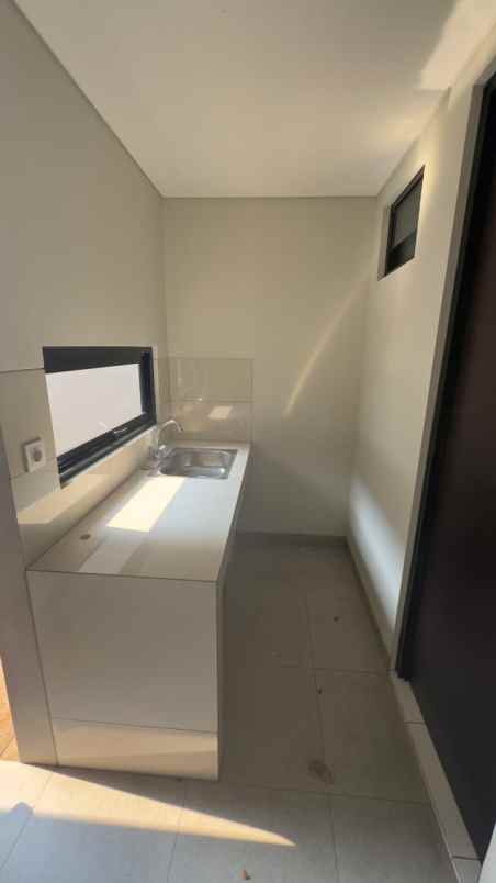 dijual rumah summarecon crown bekasi