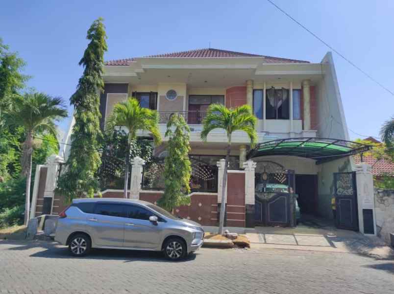 dijual rumah sutorejo timur