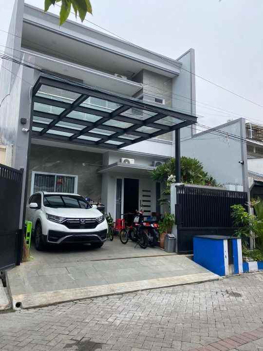 dijual rumah sutorejo utara