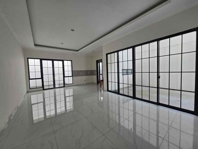 dijual rumah suvarna sutera cikupa