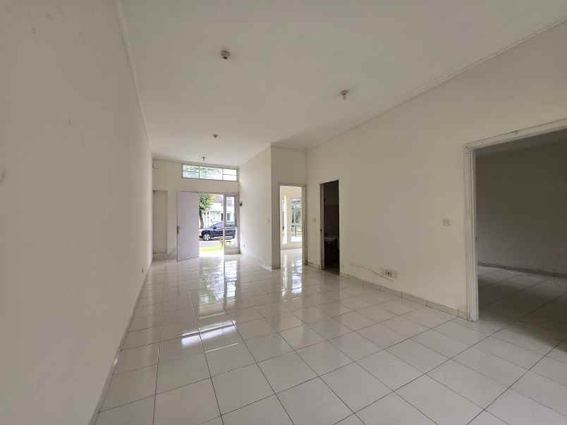 dijual rumah suvarna sutera cluster fedora