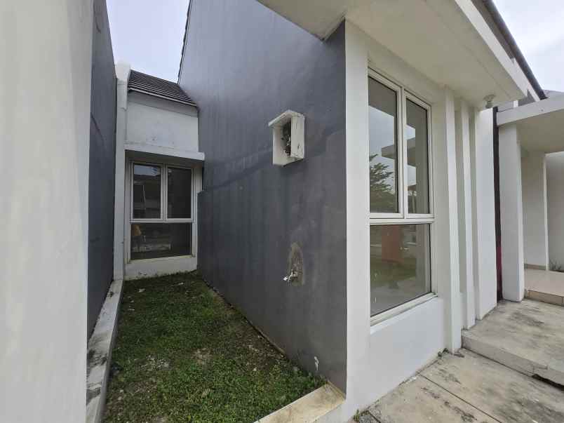 dijual rumah suvarna sutera cluster fedora