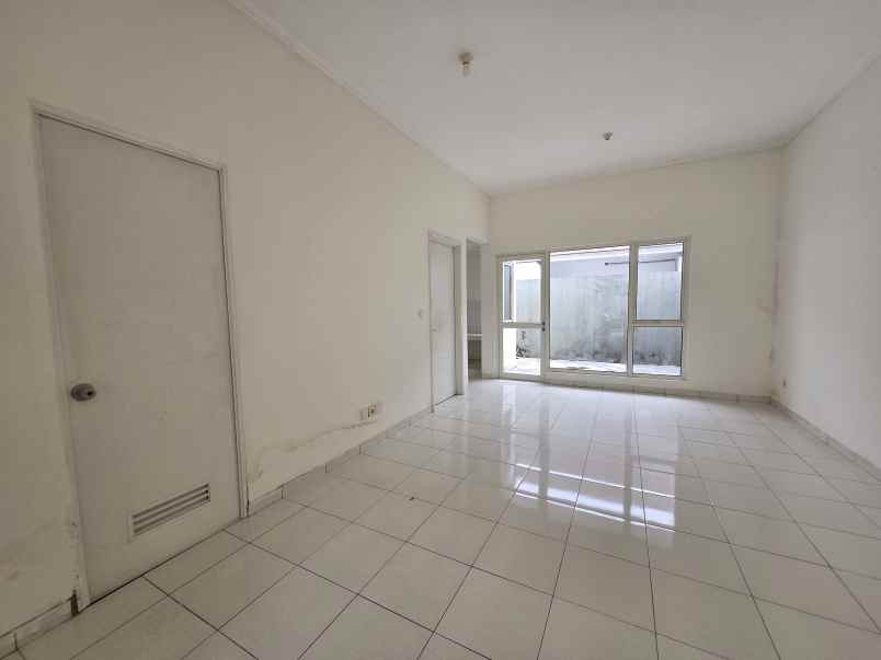 dijual rumah suvarna sutera cluster fedora