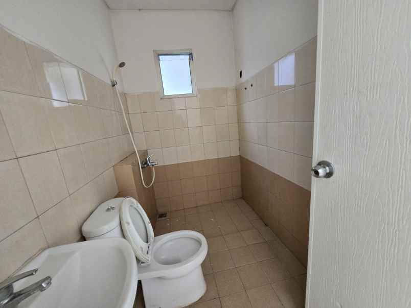 dijual rumah suvarna sutera cluster fedora