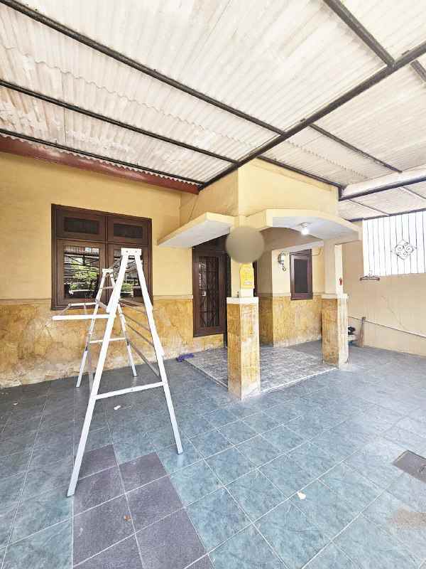 dijual rumah taman pondok indah