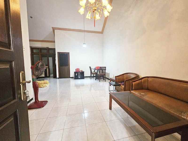 dijual rumah taman pondok indah