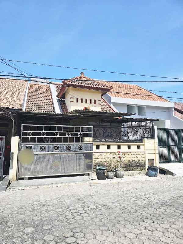 dijual rumah taman pondok indah