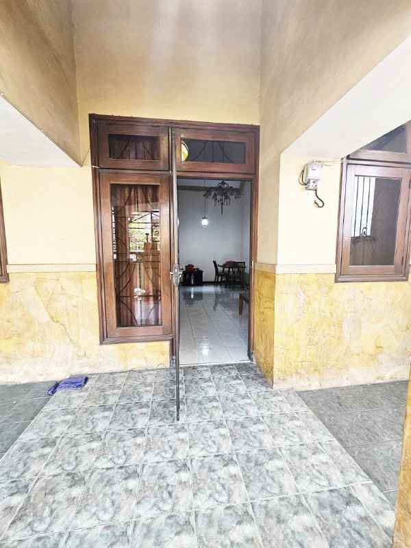 dijual rumah taman pondok indah