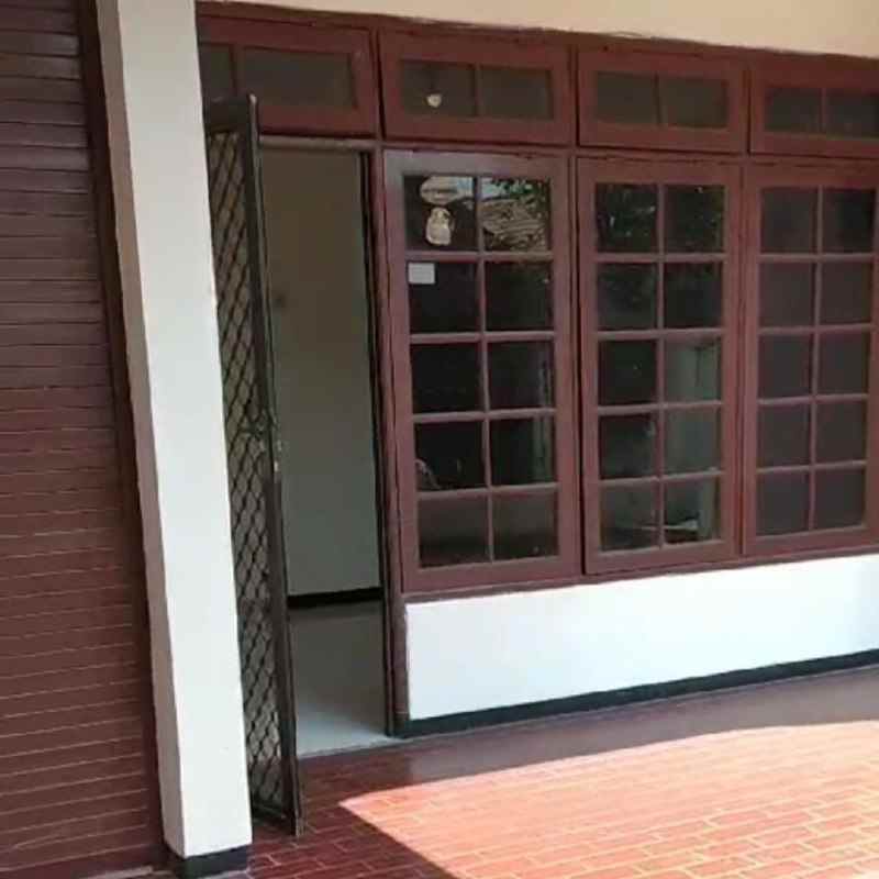 dijual rumah taman pondok indah