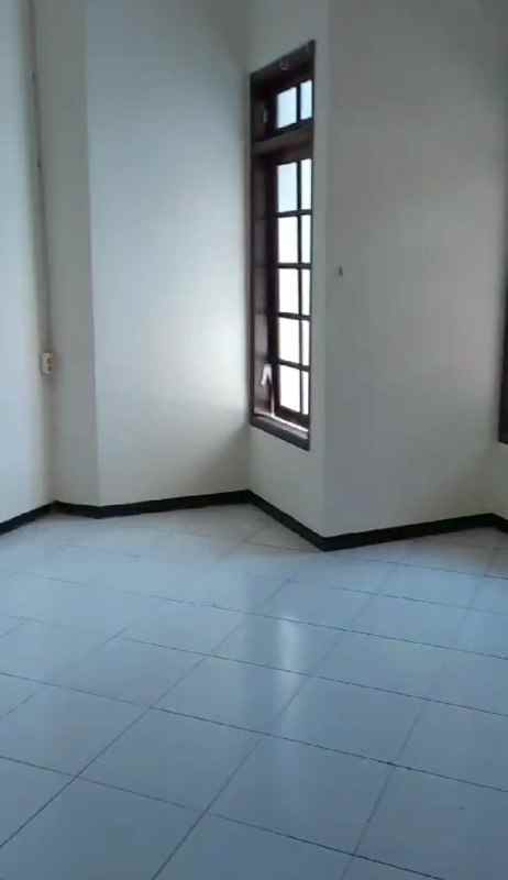 dijual rumah taman pondok indah