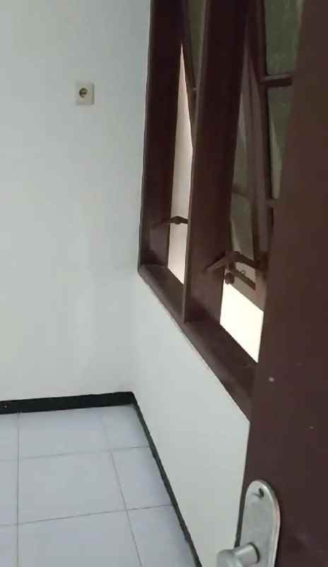 dijual rumah taman pondok indah