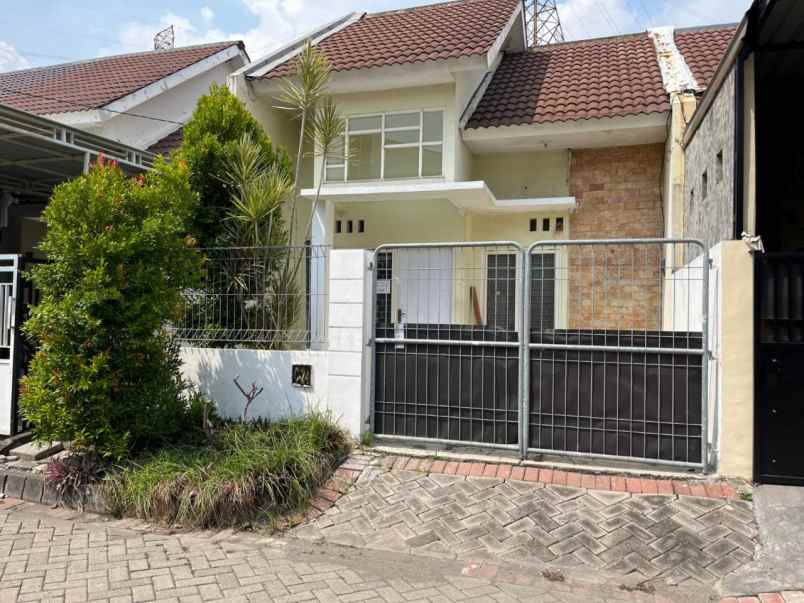 dijual rumah taman wisata regency gresik
