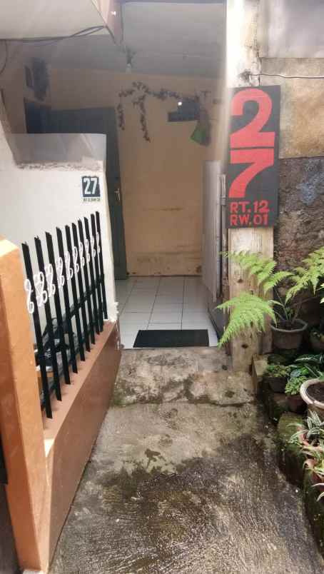 dijual rumah tengah kota akses mudah kemana mana