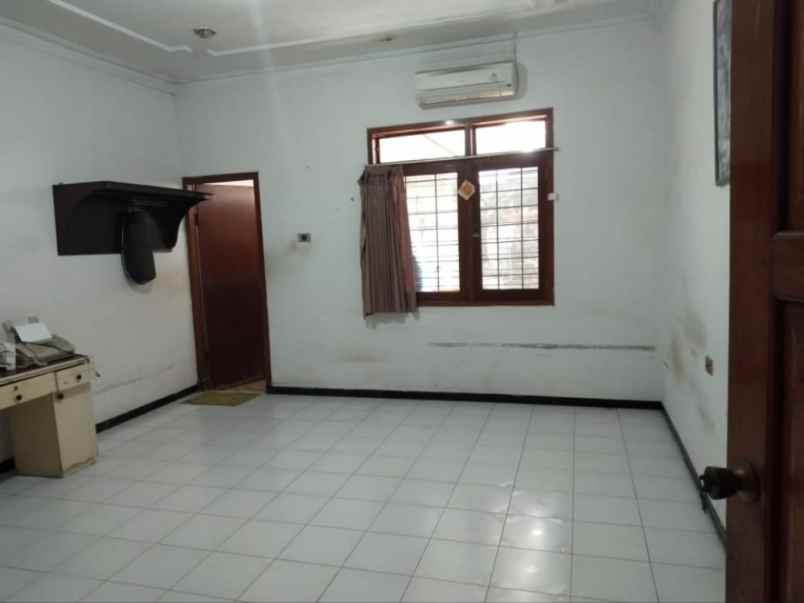 dijual rumah tenggilis