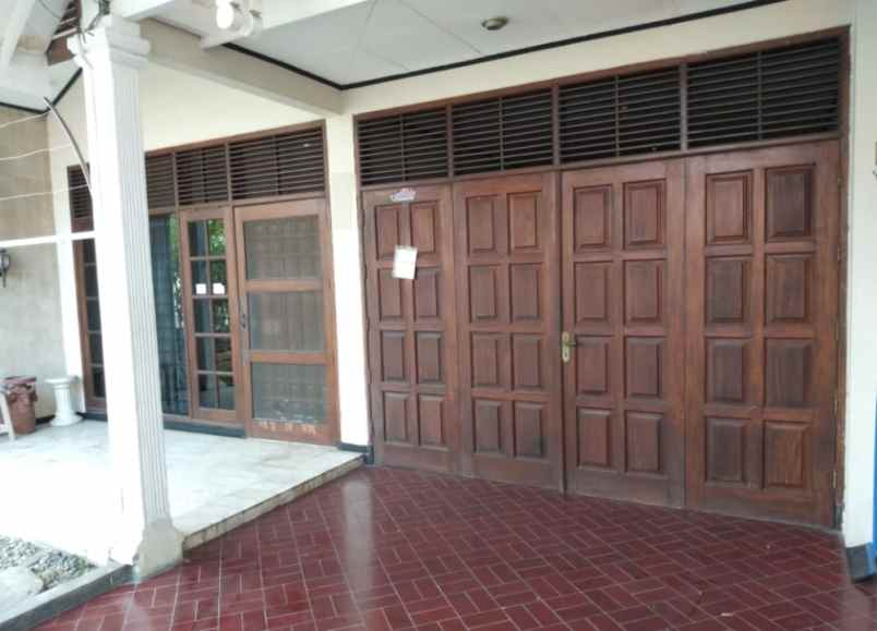 dijual rumah tenggilis