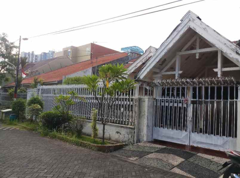 dijual rumah tenggilis