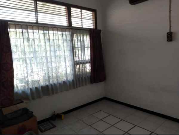 dijual rumah tenggilis