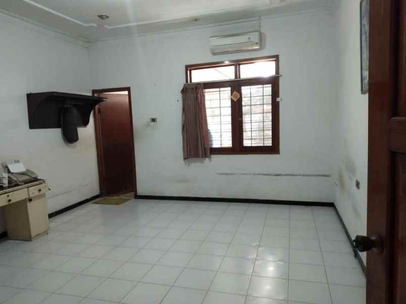 dijual rumah tenggilis mejoyo