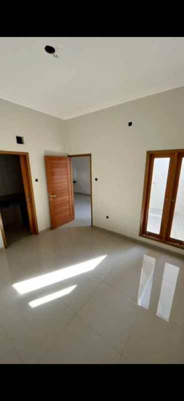 dijual rumah teuku umar