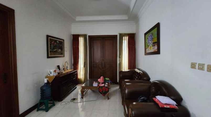 dijual rumah villa permata gading