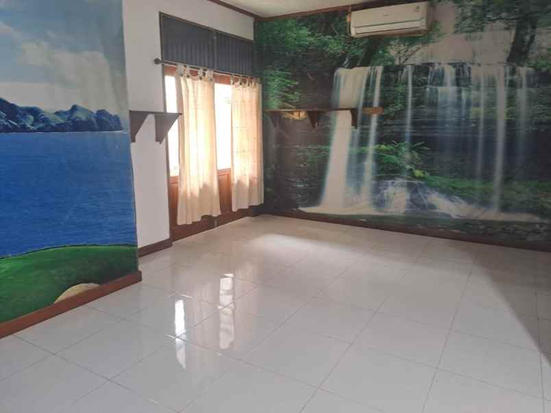 dijual rumah villa taman kartini