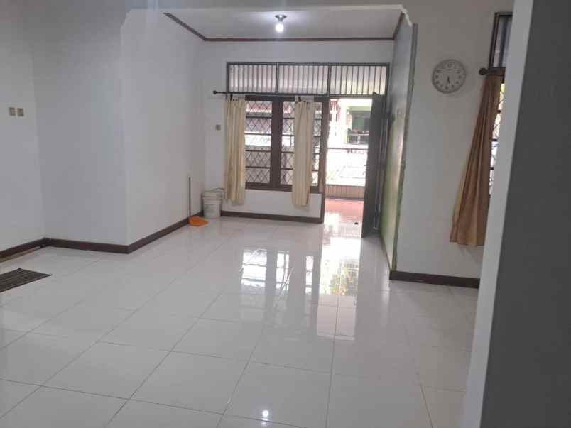 dijual rumah villa taman kartini